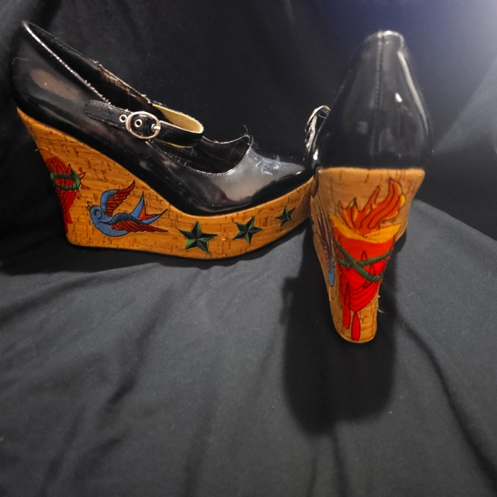Adorable pinup wedge heels
